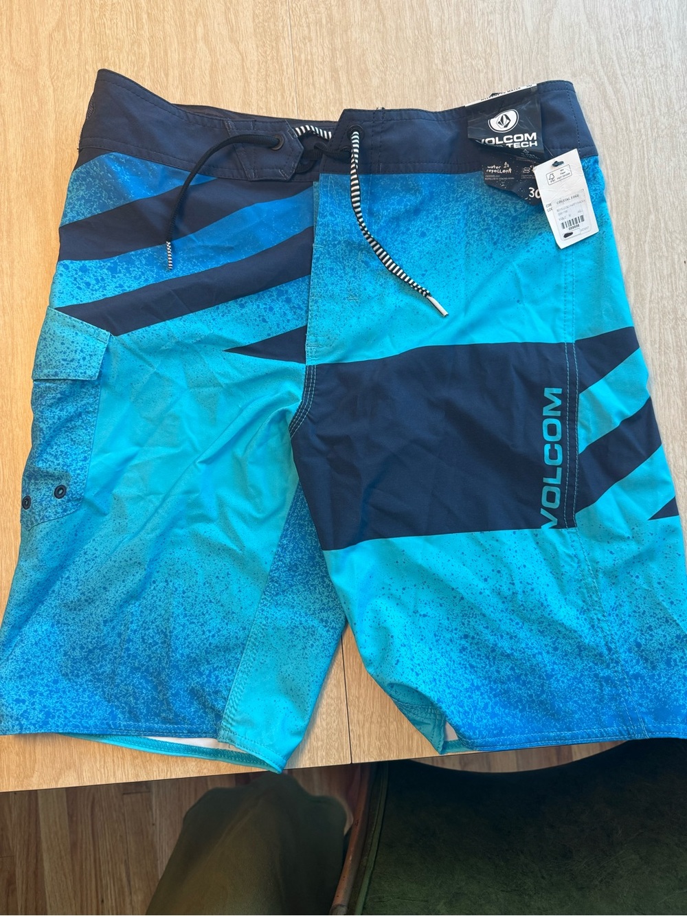 Volcom Men's Blue Striped Board Shorts Size 30 NWT